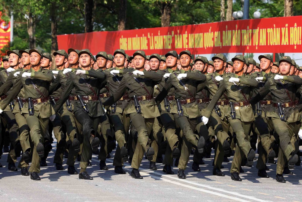 Lực lượng Công an hợp luyện, sẵn sàng cho diễu binh, diễu hành Kỷ niệm 80 năm Cách mạng tháng Tám và Quốc khánh 2/9 - Ảnh 13.
