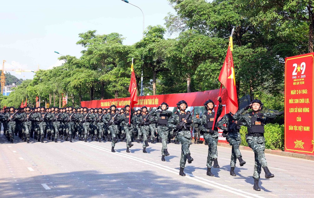 Lực lượng Công an hợp luyện, sẵn sàng cho diễu binh, diễu hành Kỷ niệm 80 năm Cách mạng tháng Tám và Quốc khánh 2/9 - Ảnh 8.