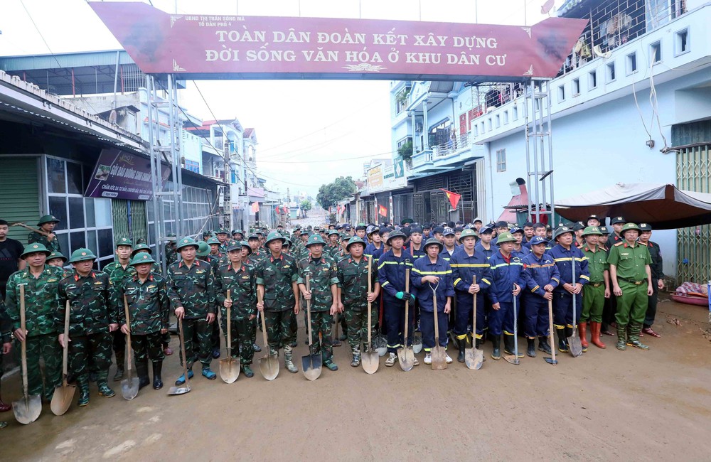 Sơn La khẩn trương hỗ trợ người dân khắc phục hậu quả mưa lũ - Ảnh 1.