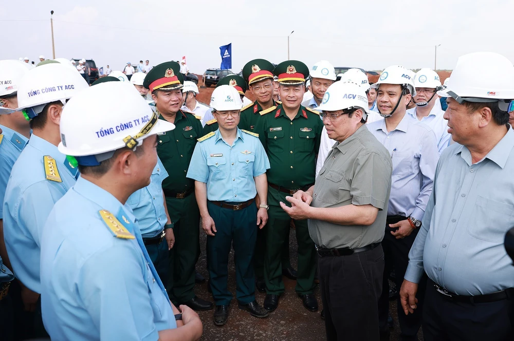 Thủ tướng kiểm tra tiến độ thi công Cảng hàng không quốc tế Long Thành - Ảnh 16.