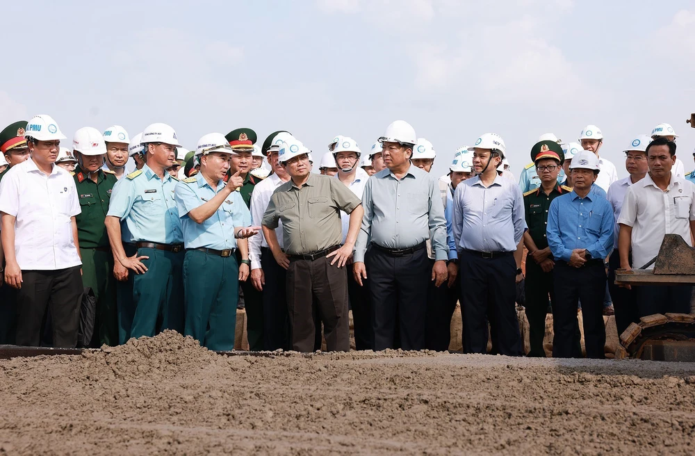 Thủ tướng kiểm tra tiến độ thi công Cảng hàng không quốc tế Long Thành - Ảnh 3.