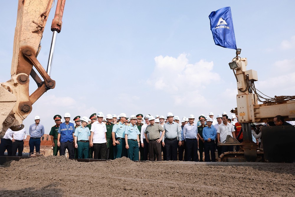 Thủ tướng kiểm tra tiến độ thi công Cảng hàng không quốc tế Long Thành - Ảnh 2.