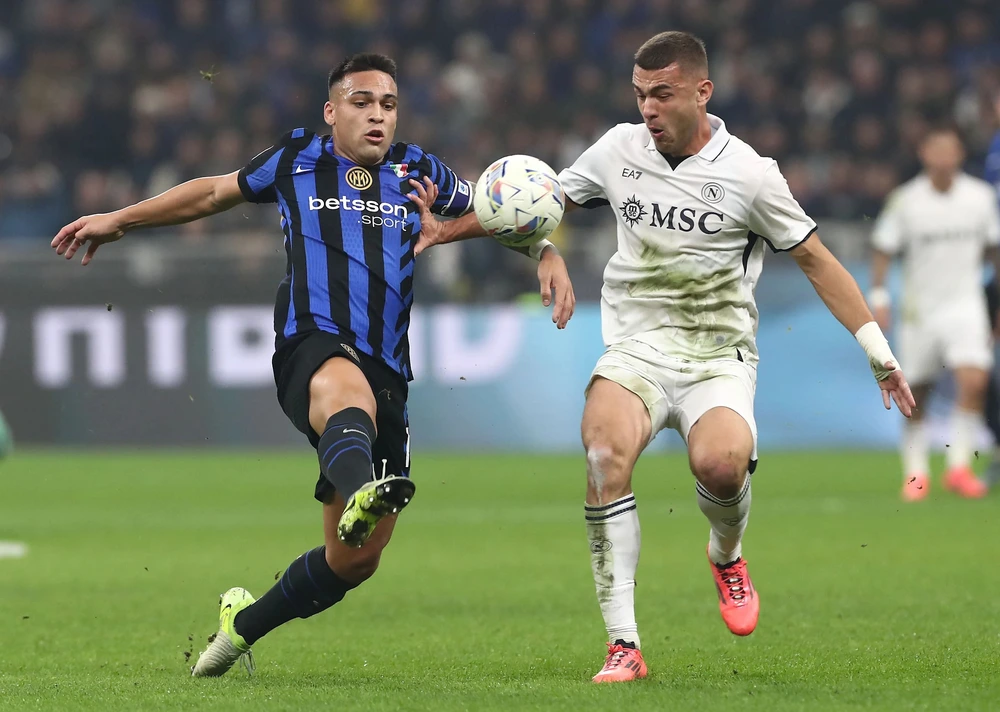 Serie A 2025-26 trước ngày mở màn: Vẫn là cuộc đua Napoli - Inter cho Scudetto? - Ảnh 1.