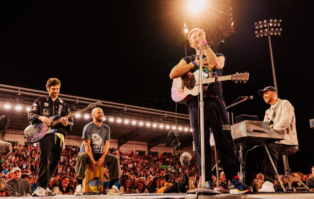 Coldplay ngập tràn cảm xúc trong ngày trở về - Ảnh 1.