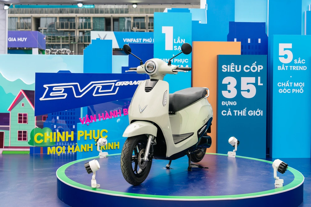 Vinfast tăng gấp đôi thời gian bảo hành xe và pin xe máy điện - Ảnh 1.