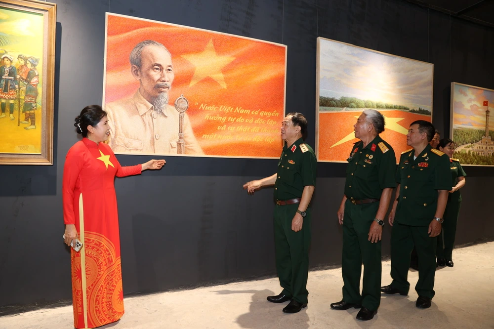 Triển lãm 'Những ngày tháng lịch sử' - Dấu ấn 80 năm mỹ thuật hào hùng của dân tộc - Ảnh 4.