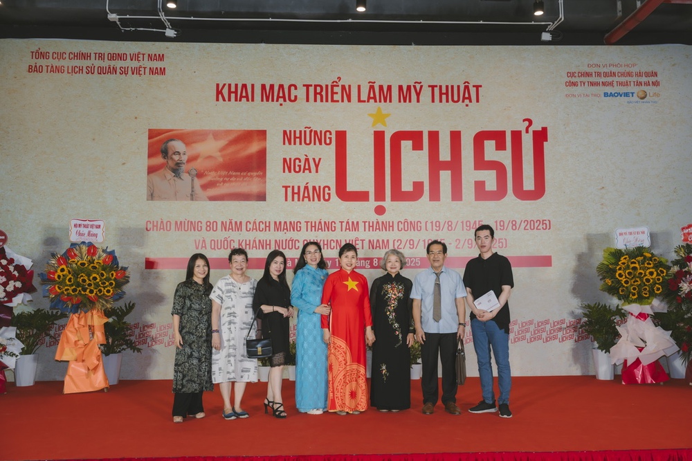 Triển lãm 'Những ngày tháng lịch sử' - Dấu ấn 80 năm mỹ thuật hào hùng của dân tộc - Ảnh 2.
