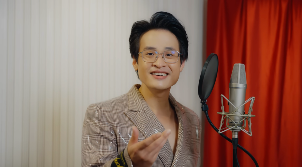 Hà Anh Tuấn ra mắt MV “Nhà tôi có treo một lá cờ” - Ảnh 1.