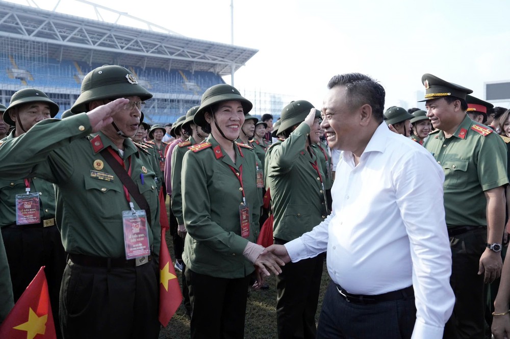 Chủ tịch UBND thành phố Hà Nội thăm, động viên các khối tham gia diễu binh, diễu hành A80 - Ảnh 5.