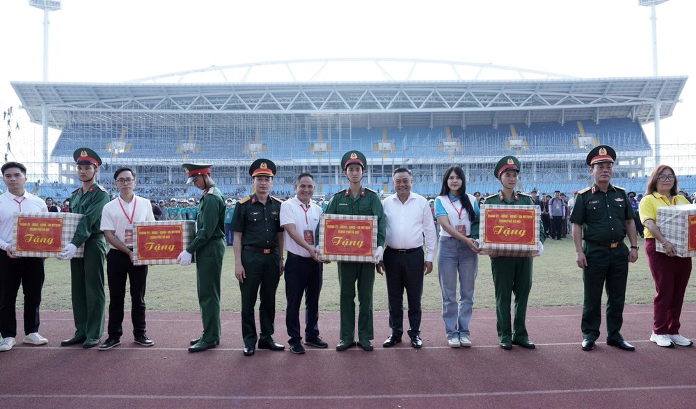 Chủ tịch UBND thành phố Hà Nội thăm, động viên các khối tham gia diễu binh, diễu hành A80 - Ảnh 2.