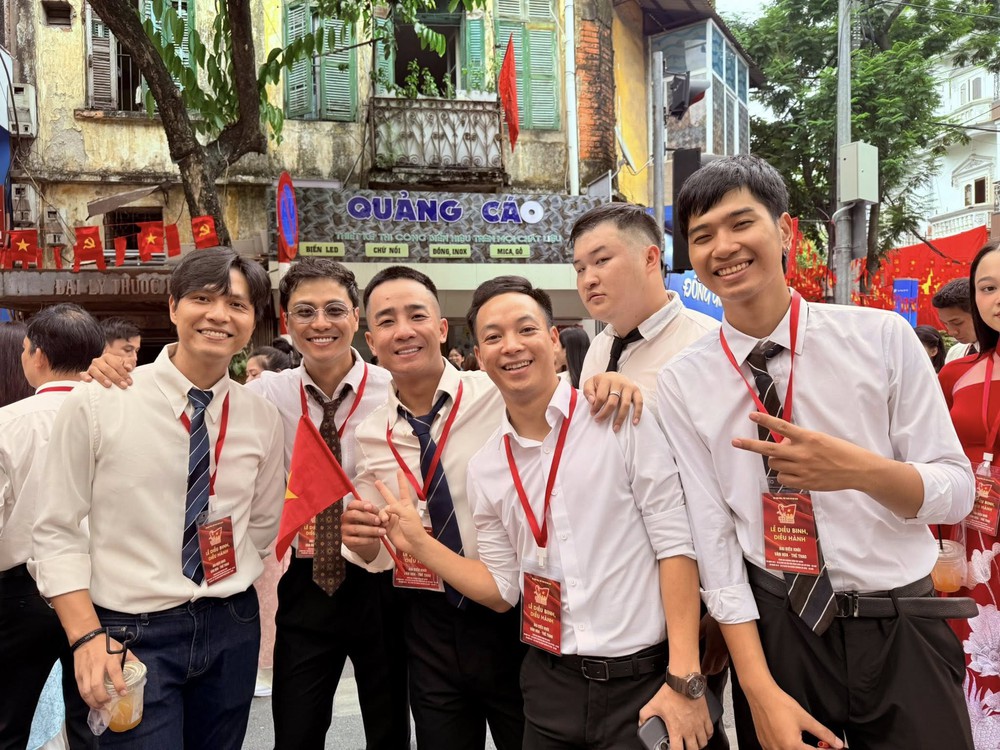 Việt Hoa, Đỗ Duy Nam,... cùng dàn nghệ sĩ hào hứng tham gia hợp luyện diễu binh, diễu hành dịp &quot;A80&quot; - Ảnh 2.