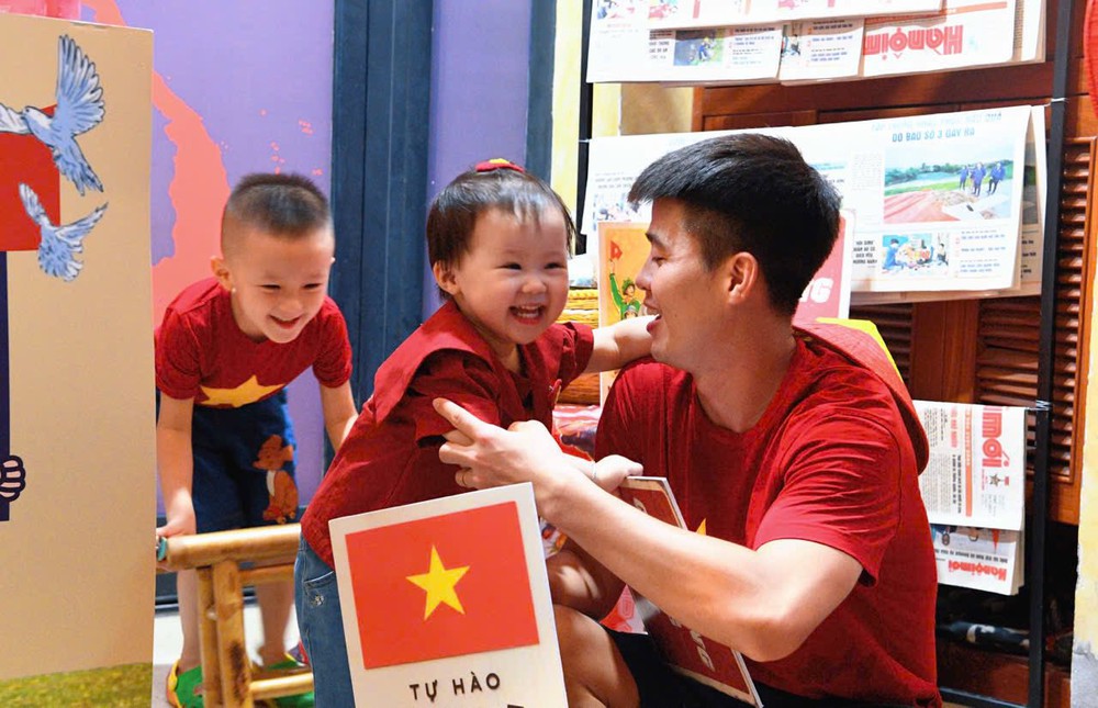 Vợ chồng cầu thủ Duy Mạnh biến nhà mặt phố thành góc check-in, mời bà con ghé khi xem tổng hợp luyện - Ảnh 5.