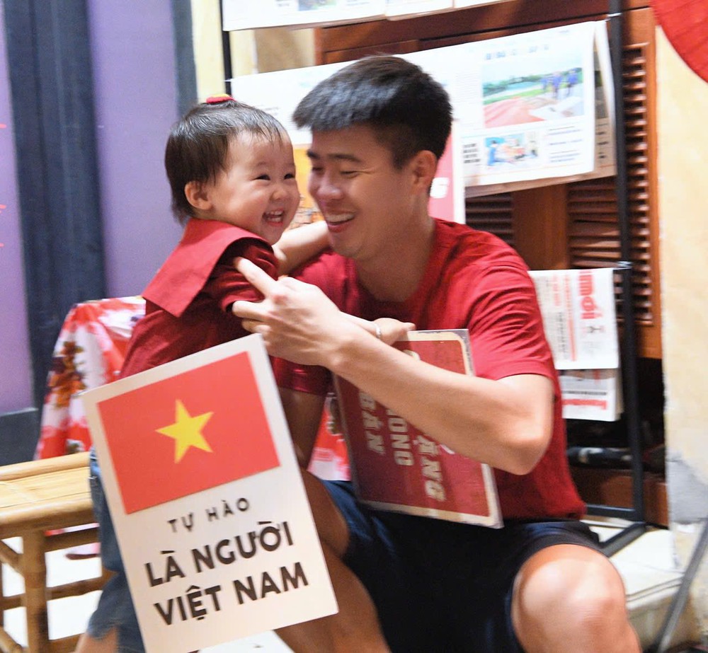 Vợ chồng cầu thủ Duy Mạnh biến nhà mặt phố thành góc check-in, mời bà con ghé khi xem tổng hợp luyện - Ảnh 6.