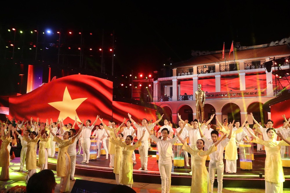 Chương trình Cầu truyền hình chính luận - nghệ thuật đặc biệt “Thời cơ vàng” - Ảnh 14.