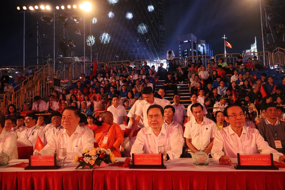 Chương trình Cầu truyền hình chính luận - nghệ thuật đặc biệt “Thời cơ vàng” - Ảnh 5.