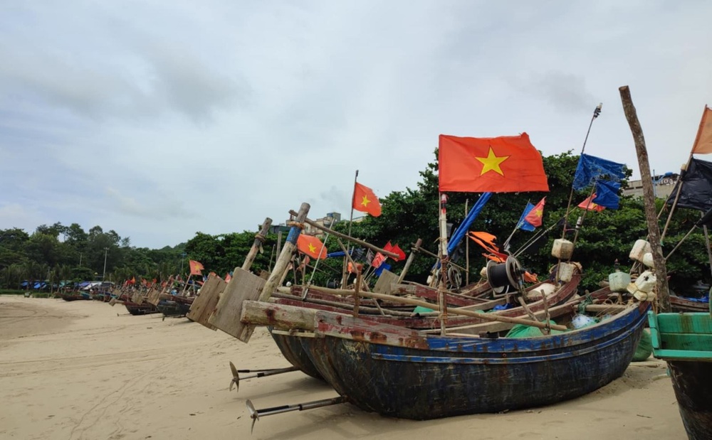 Bộ Xây dựng ra công điện yêu cầu khẩn trương ứng phó bão số 5 - Ảnh 1.