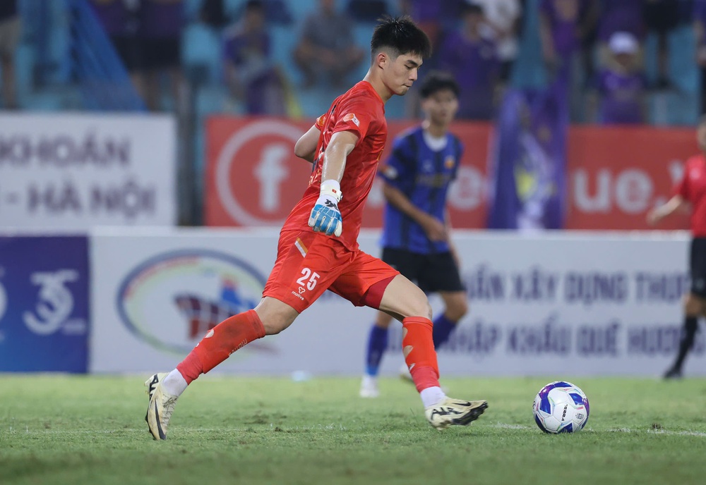 V-League 2025/26 bất ngờ nối tiếp bất ngờ, diện mạo mùa giải khốc liệt - Ảnh 2.