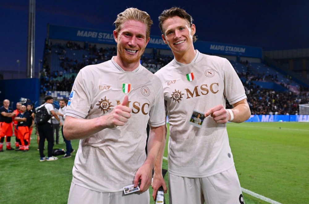 De Bruyne lập 'siêu phẩm' trong ngày ra mắt Napoli ở Serie A - Ảnh 1.