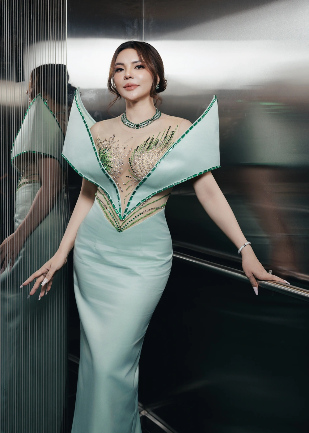 NTK Mai Phương Trang rạng rỡ đọ sắc cùng dàn mỹ nhân Miss Cosmo - Ảnh 2.