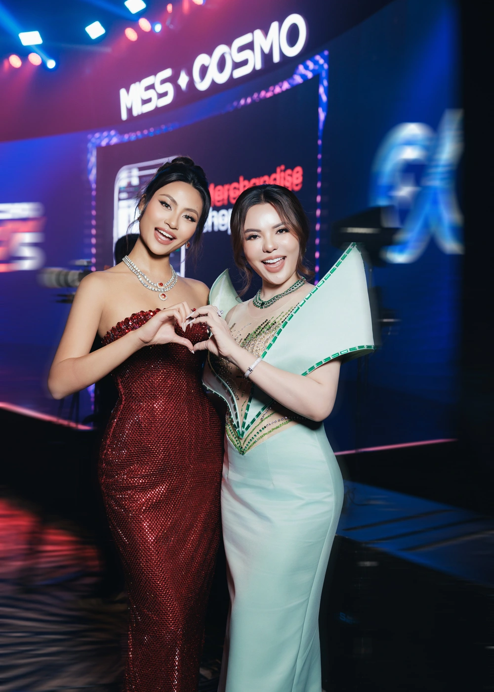 NTK Mai Phương Trang rạng rỡ đọ sắc cùng dàn mỹ nhân Miss Cosmo - Ảnh 3.