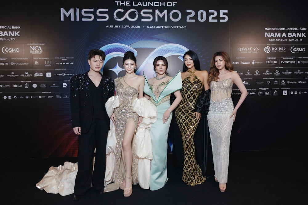 NTK Mai Phương Trang rạng rỡ đọ sắc cùng dàn mỹ nhân Miss Cosmo - Ảnh 4.