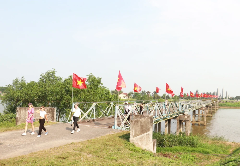 Quảng Trị: Tạm dừng đón khách tại Di tích quốc gia đặc biệt Đôi bờ Hiền Lương - Bến Hải để nâng cấp - Ảnh 1. Quảng Trị: Tạm dừng đón khách tại Di tích quốc gia đặc biệt Đôi bờ Hiền Lương - Bến Hải để nâng cấp - Ảnh 1.