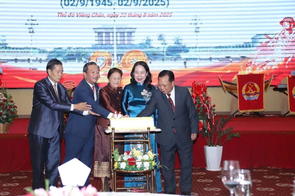 80 năm Quốc khánh: Thắm tình hữu nghị đặc biệt Việt - Lào - Ảnh 1.