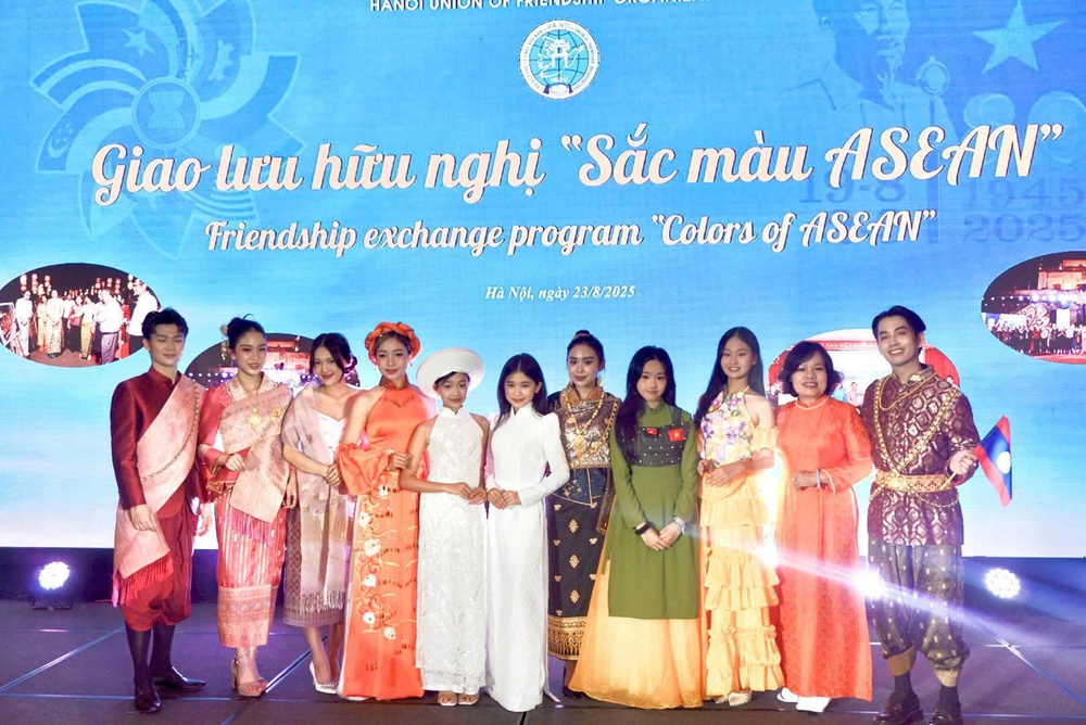 Chương trình giao lưu hữu nghị &quot;Sắc màu ASEAN&quot; - Ảnh 3.