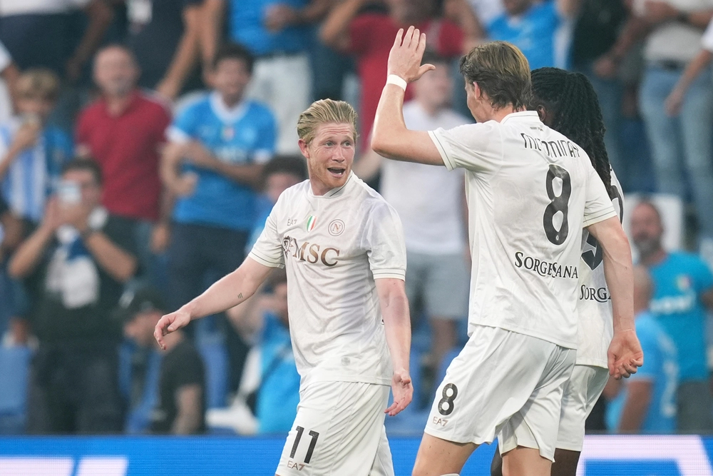 Ngày khai màn Serie A: Napoli bay cùng De Bruyne, Milan sụp đổ tại San Siro - Ảnh 1.