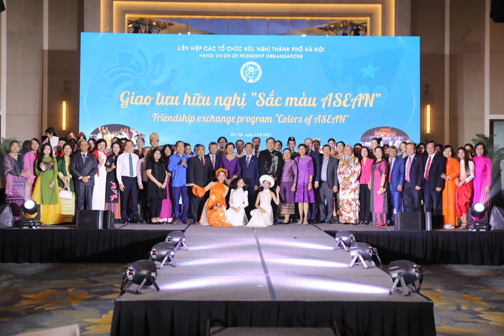 Chương trình giao lưu hữu nghị &quot;Sắc màu ASEAN&quot; - Ảnh 1.