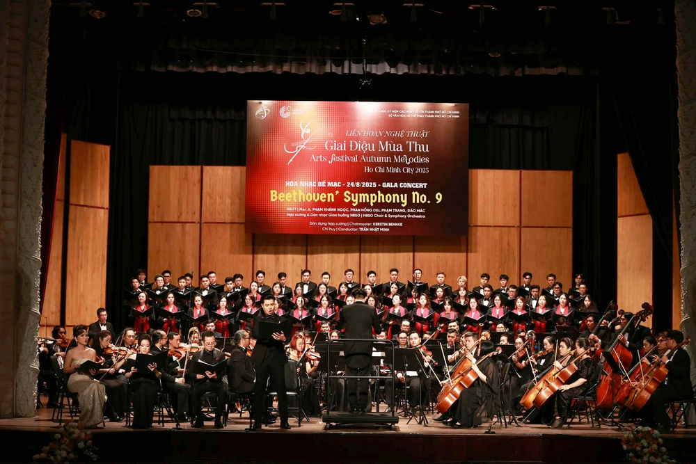 Lớn thêm từ &quot;Giai điệu mùa Thu&quot; - Ảnh 1.
