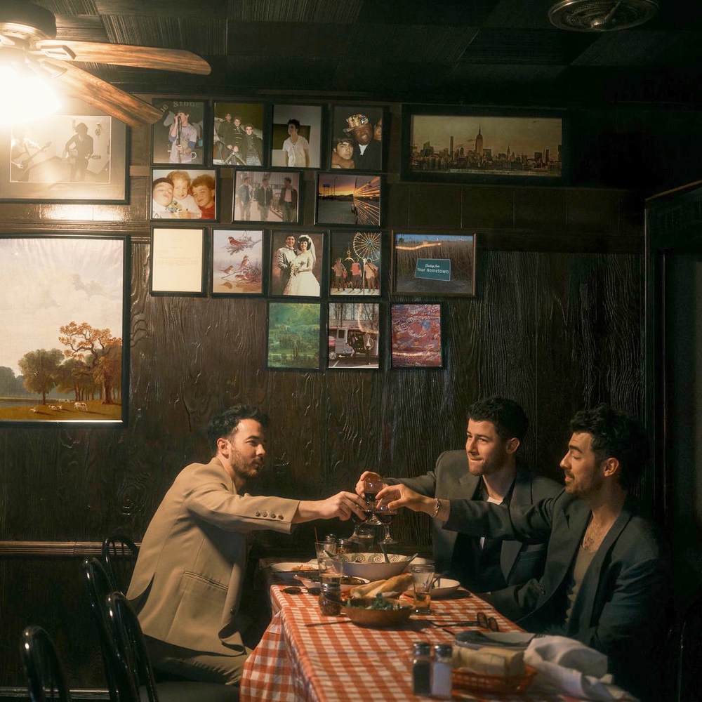 Album &quot;Greetings from Your Hometown&quot;: Jonas Brothers tìm về nguồn cội - Ảnh 3.