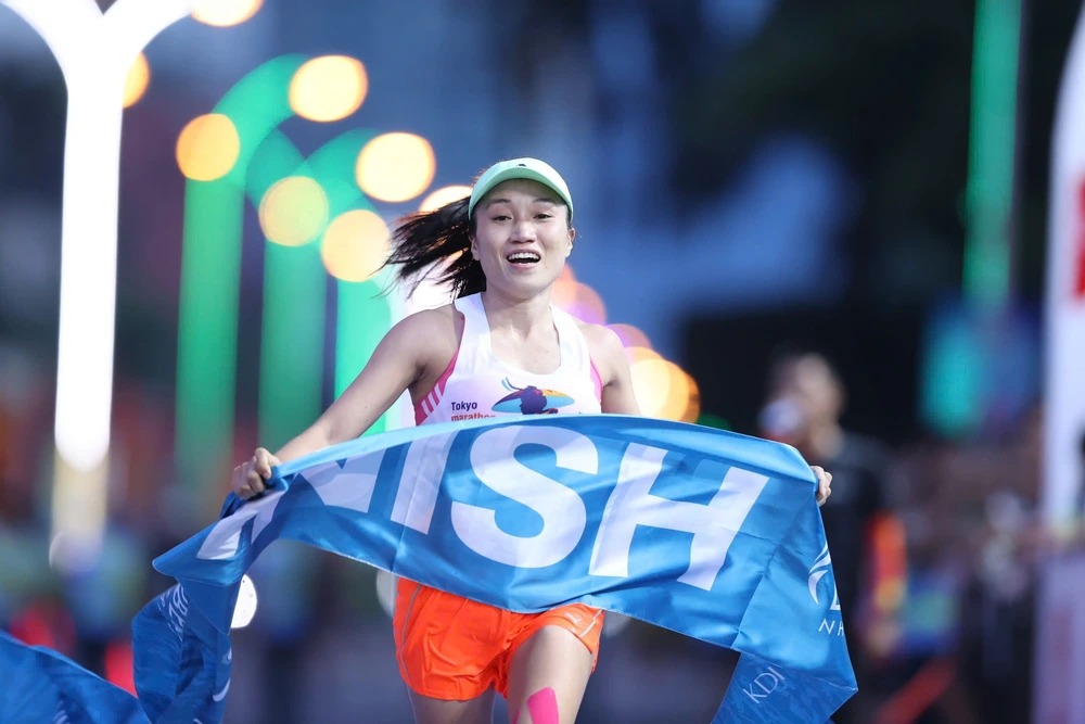Lê Thị Hà vô địch giải marathon ở Nha Trang sáng 24/8