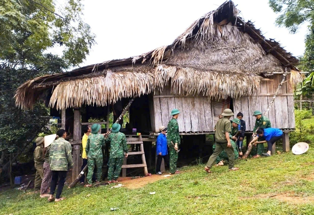 Bộ Quốc phòng điều động lực lượng, phương tiện cao nhất ứng phó kịp thời bão số 5 - Ảnh 2.