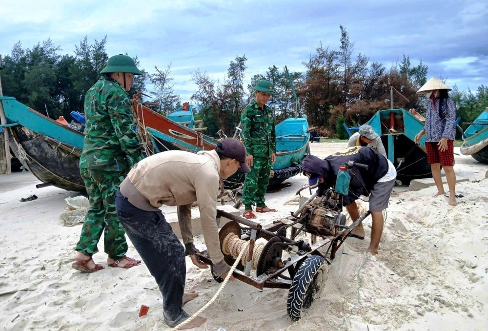 Bộ Quốc phòng điều động lực lượng, phương tiện cao nhất ứng phó kịp thời bão số 5 - Ảnh 4.