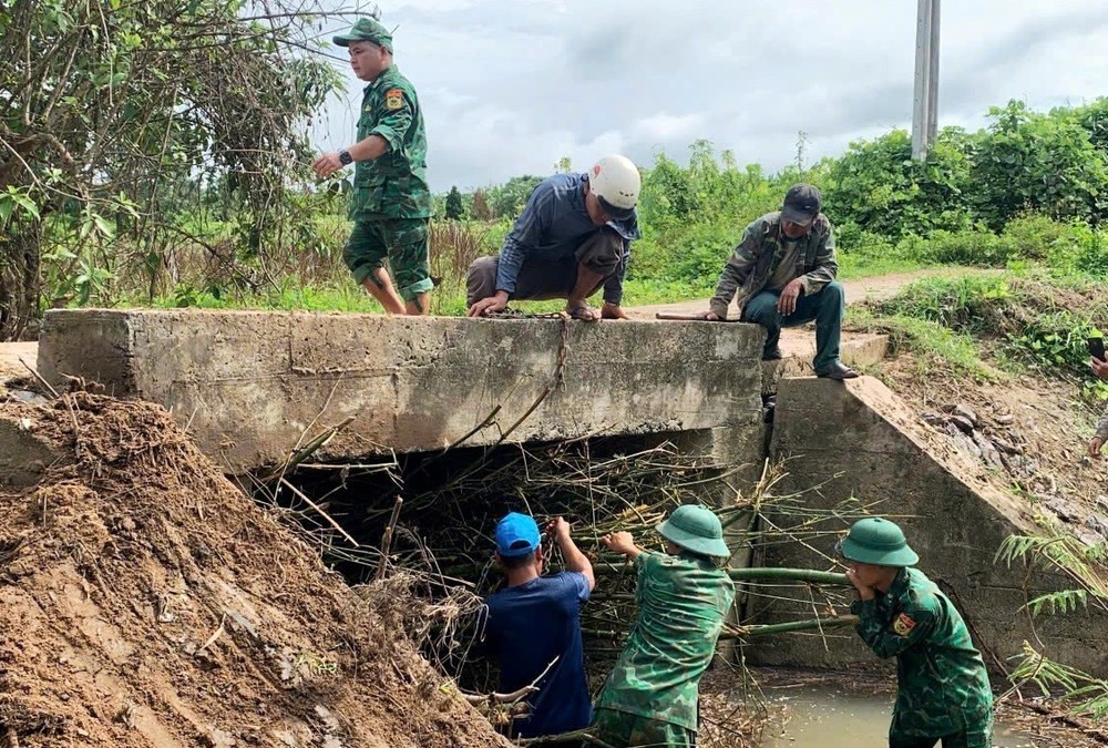 Bộ Quốc phòng điều động lực lượng, phương tiện cao nhất ứng phó kịp thời bão số 5 - Ảnh 1.