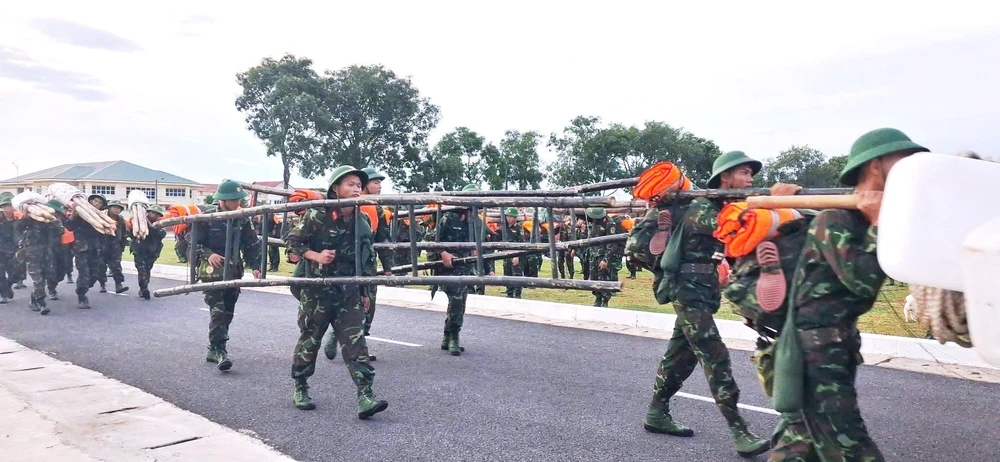 Quảng Trị: Lực lượng Quân đội sẵn sàng các phương án ứng phó bão số 5 - Ảnh 8.