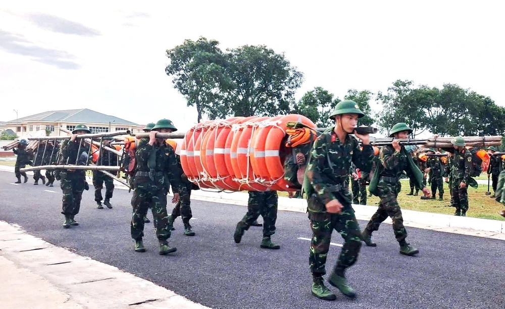 Quảng Trị: Lực lượng Quân đội sẵn sàng các phương án ứng phó bão số 5 - Ảnh 10.