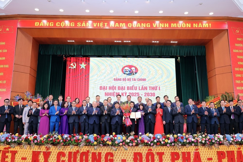 Tinh gọn bộ máy: Tập trung lãnh đạo, chỉ đạo tổ chức đại hội đảng bộ các cấp bảo đảm đúng tiến độ - Ảnh 2.