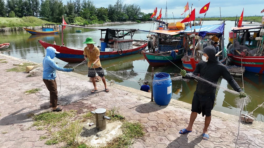 Thứ trưởng Lê Công Thành: Theo dõi sát bão số 5, đưa ra những dự báo sát thực tế để giảm thiệt hại - Ảnh 4.