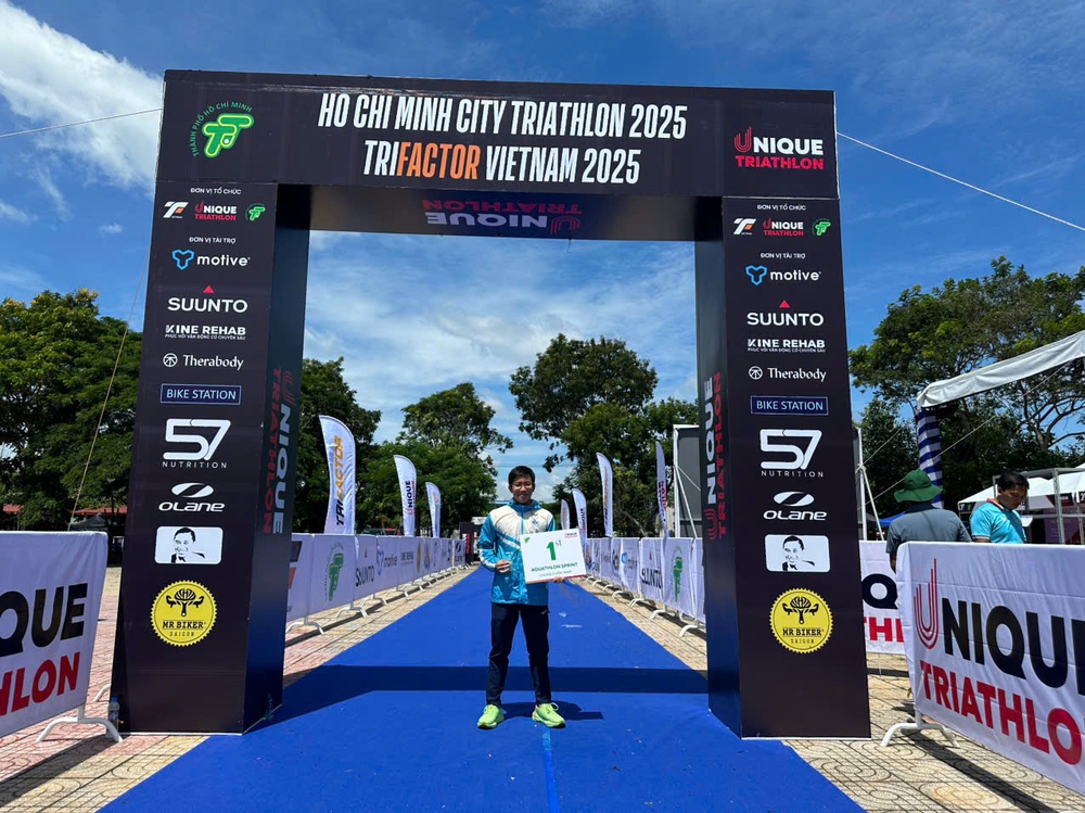 Học sinh trường chuyên vô địch giải Triathlon TP.HCM - Ảnh 1.