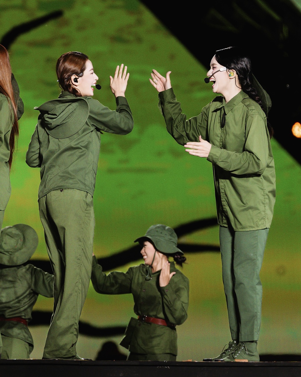 Ấn tượng với hình ảnh Chi Pu trên sân khấu concert Sao nhập ngũ 2025 - Ảnh 3.