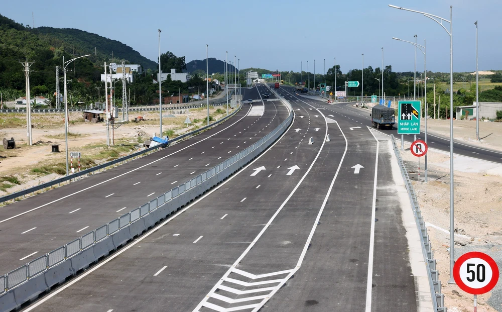 Cục Cảnh sát giao thông khuyến nghị người dân hạn chế đi trên quốc lộ 1A, cao tốc Bắc - Nam qua Nghệ An trong chiều nay - Ảnh 3.