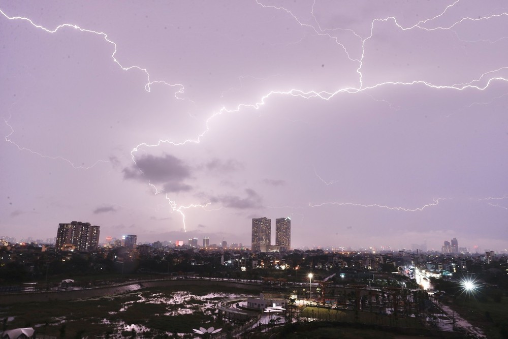 Ứng phó bão số 5: Hà Nội chủ động giảm thiểu nguy cơ ngập úng - Ảnh 2.