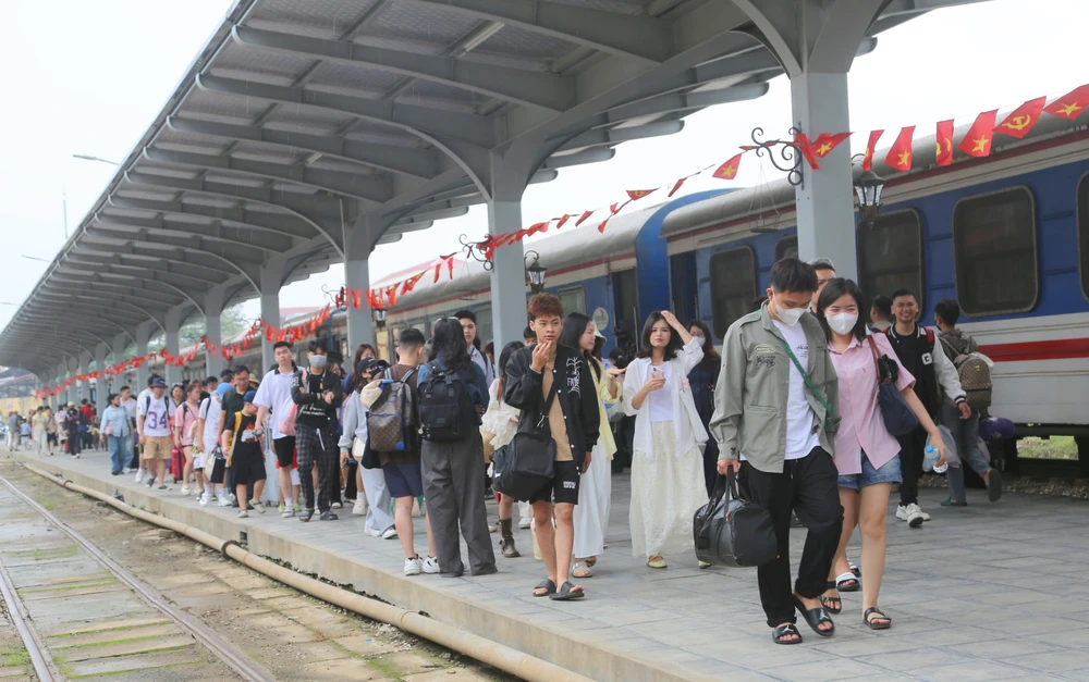 Chạy thêm 7 chuyến tàu Hà Nội – Hải Phòng dịp 2/9 - Ảnh 1. Chạy thêm 7 chuyến tàu Hà Nội – Hải Phòng dịp 2/9 - Ảnh 1.