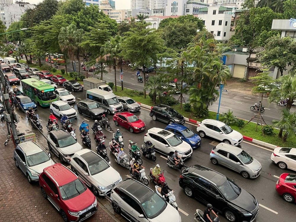 Bão số 5: Hà Nội mưa lớn, có nơi trên 200mm - Ảnh 1.