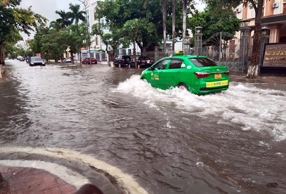 Thủ tướng yêu cầu triển khai quyết liệt công tác ứng phó bão số 5 - Ảnh 2.