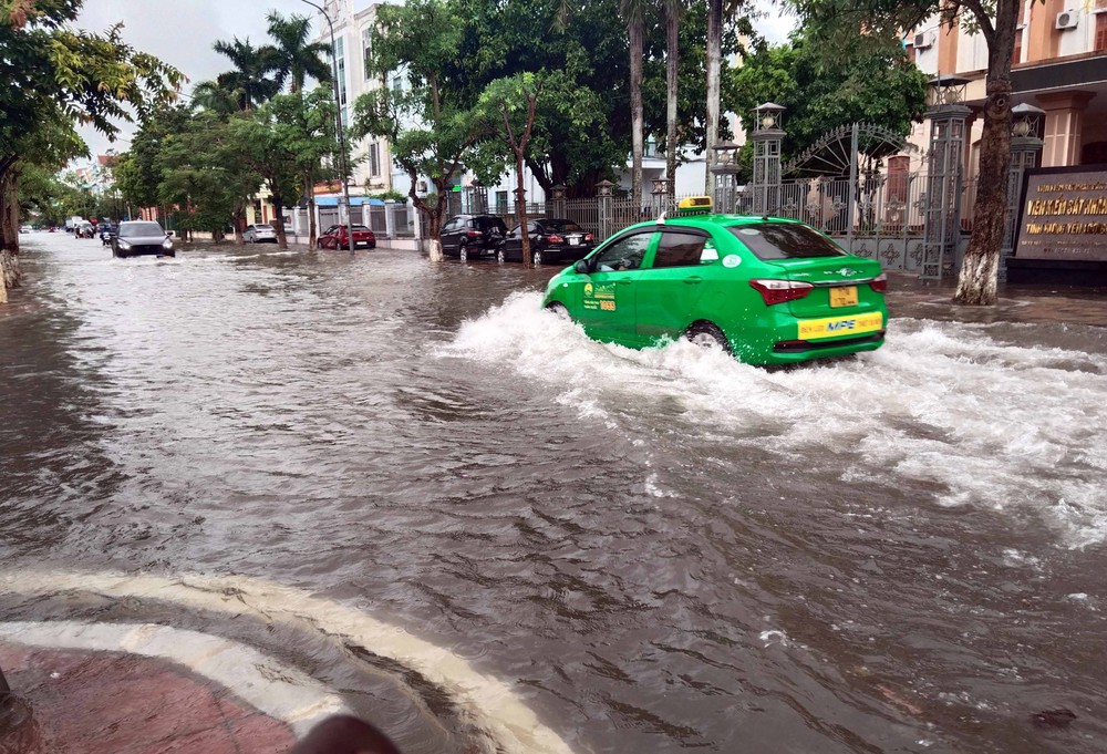Cảnh báo an toàn điện trong bão số 5 - Ảnh 1.