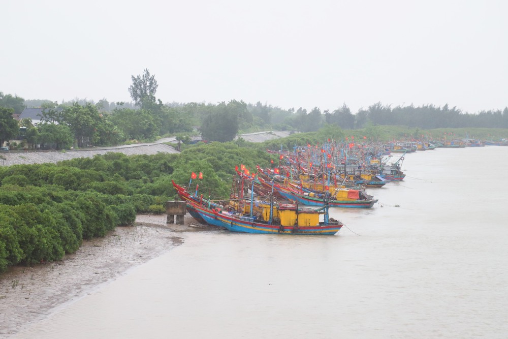 Thủ tướng yêu cầu triển khai quyết liệt công tác ứng phó bão số 5 - Ảnh 10.