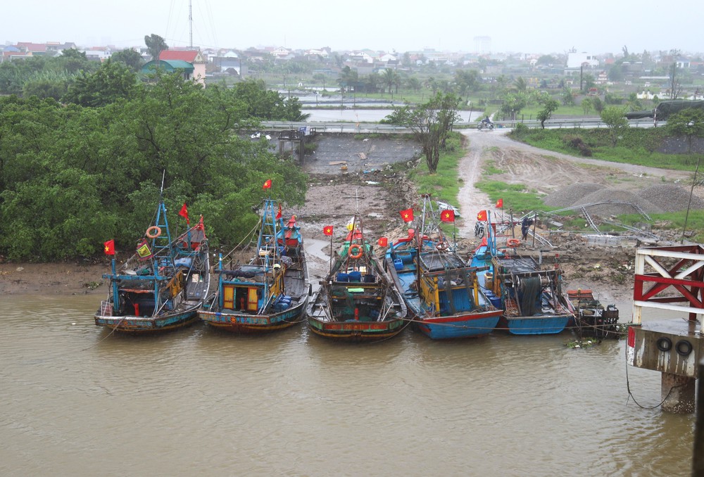 Thủ tướng yêu cầu triển khai quyết liệt công tác ứng phó bão số 5 - Ảnh 7.